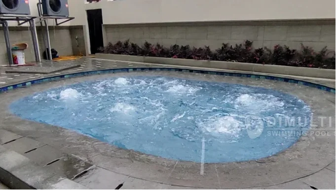 Contoh kolam whirlpool permanen.