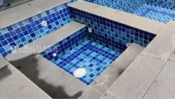 Contoh kolam jacuzzi. Ini alasan mengapa kolam jacuzzi kecil.