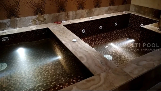 Kolam Jacuzzi Indoor atau Outdoor? Ini Perbandingan dan Panduan Memilihnya