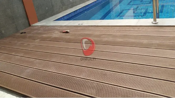 Pilih Decking WPC atau Batu Alam untuk Kolam Renang? Ini Pertimbangannya