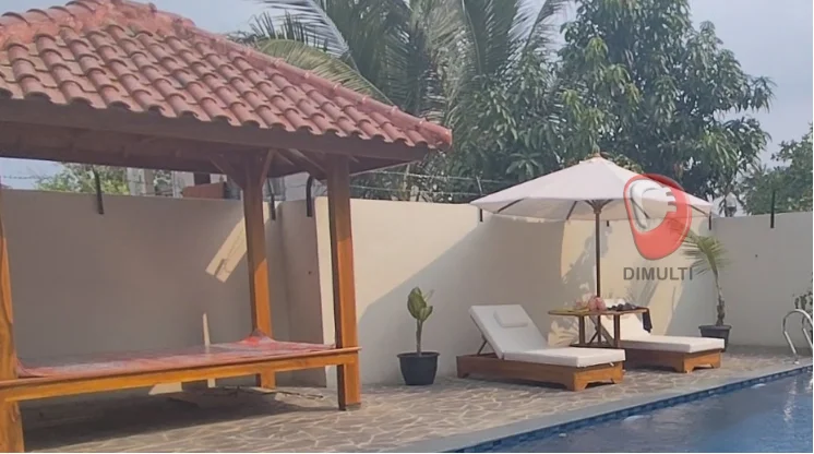 Gazebo di area kolam renang