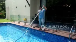 Kolam renang dengan pagar. Begini panduan membuat pagar kolam renang.