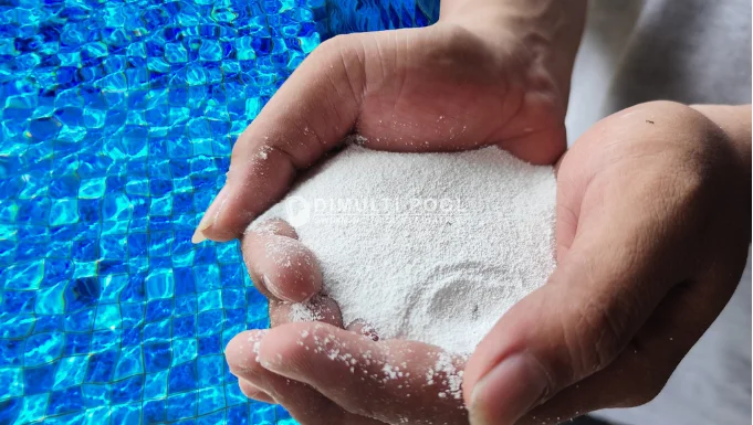 Kaporit kolam renang.
