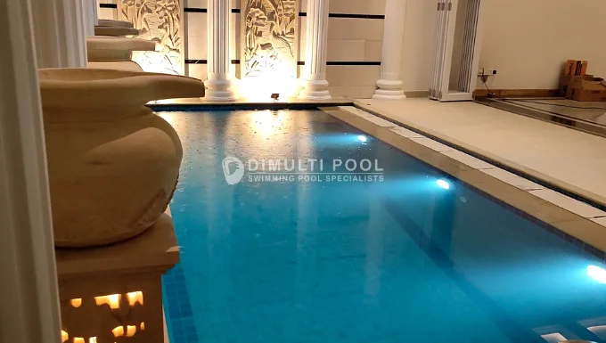 Salah satu contoh kolam renang indoor