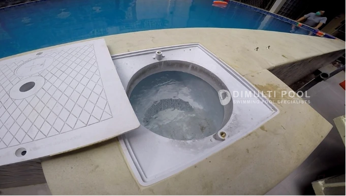 Skimmer box kolam renang.